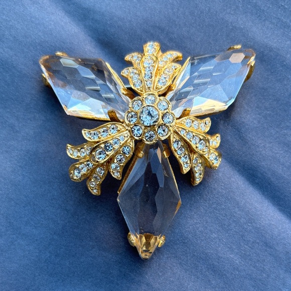 Kenneth Jay Lane Jewelry - Kenneth Jay Lane 1970's Rare Custom Vintage Gold-tone and Lucite Crystal Brooch